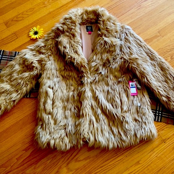🌺 VINCE CAMUTO; BNWT Faux Fur Coat Misses Sz. XL! - Picture 4 of 16